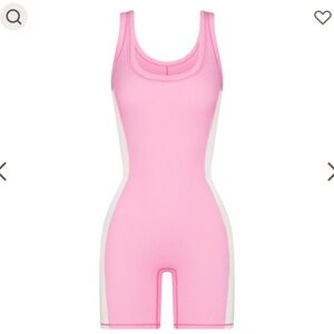 SKIMS COTTON RIB ONESIE
BUBBLE GUM MULTI / M
Qty: 1